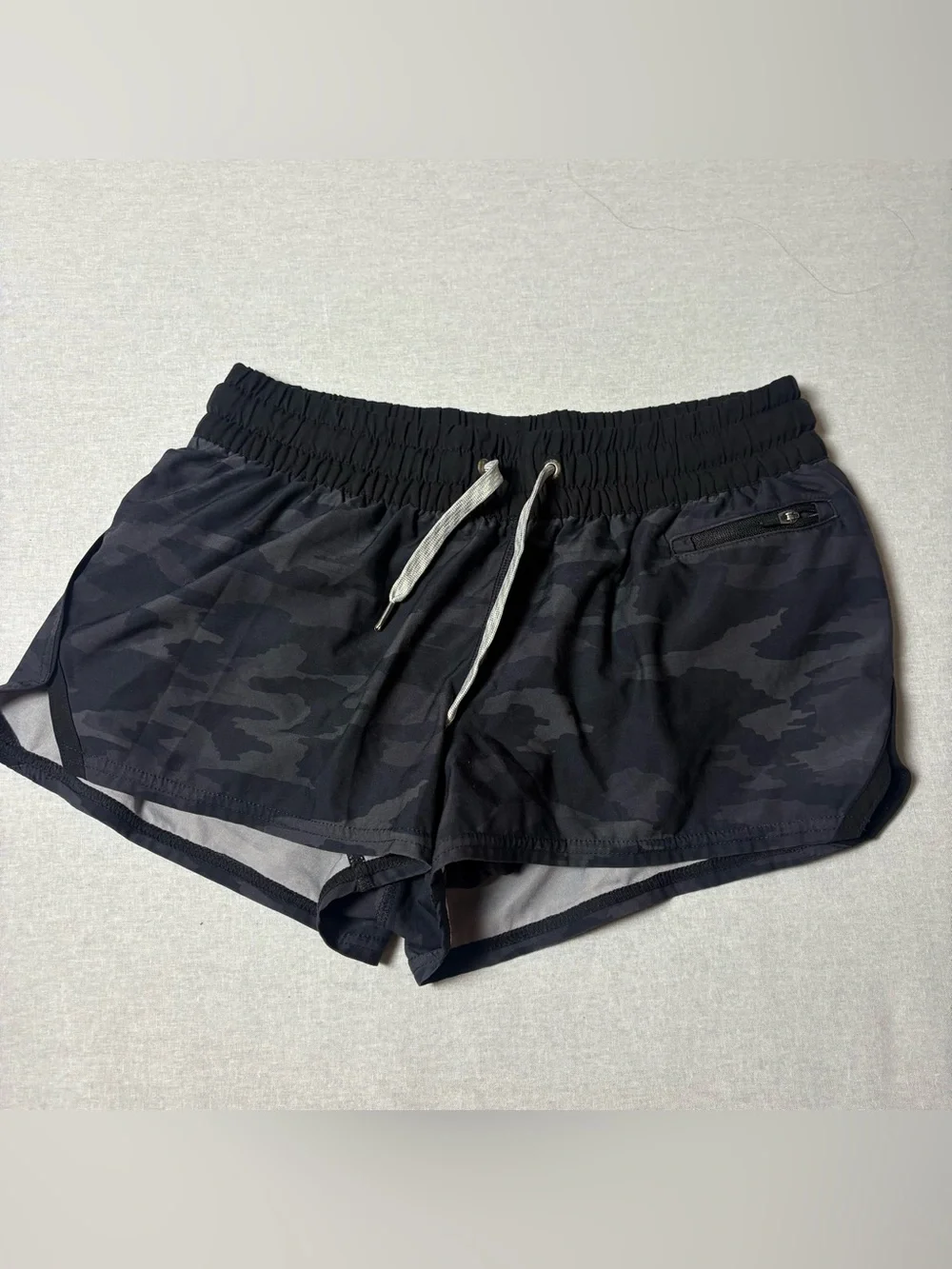 Vuori Clementine shorts Black Camo VW304 Size Small